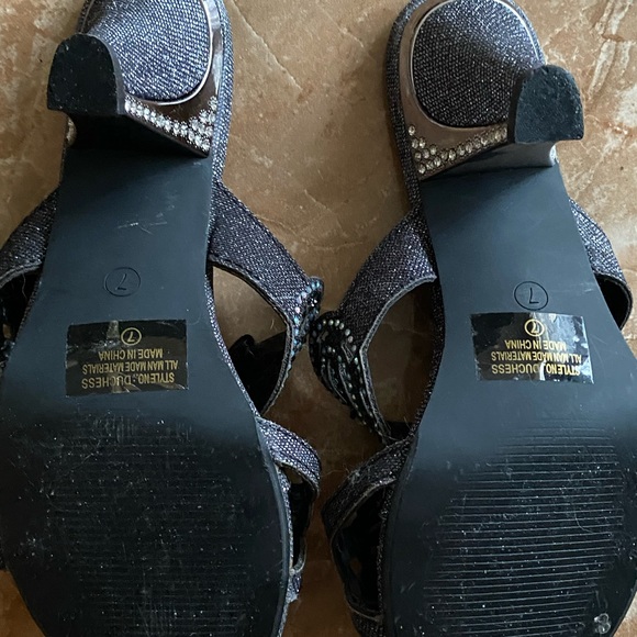 They are Sassy Sexy butterfly heels - Picture 5 of 9